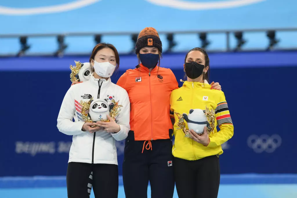 Suzanne Schulting, Minjeong Choi, Hanne Desmet Beijing 2022 Winter Olympic Games GettyImages 1369947557 (1)