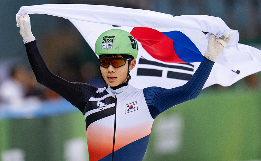Joo Jaehee KOR celebrates with the National Flag of the Republic of Korea