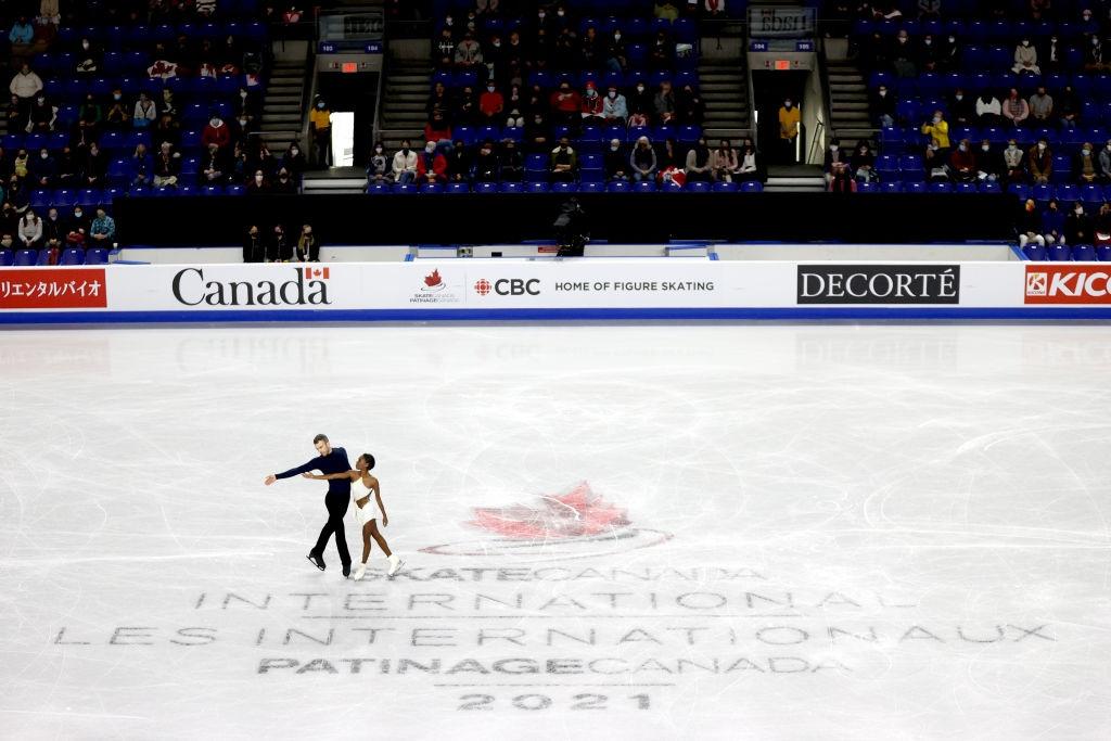 Vanessa James Eric Radford ISU Grand Prix of Figure Skating Skate Canada 2021 1350108474