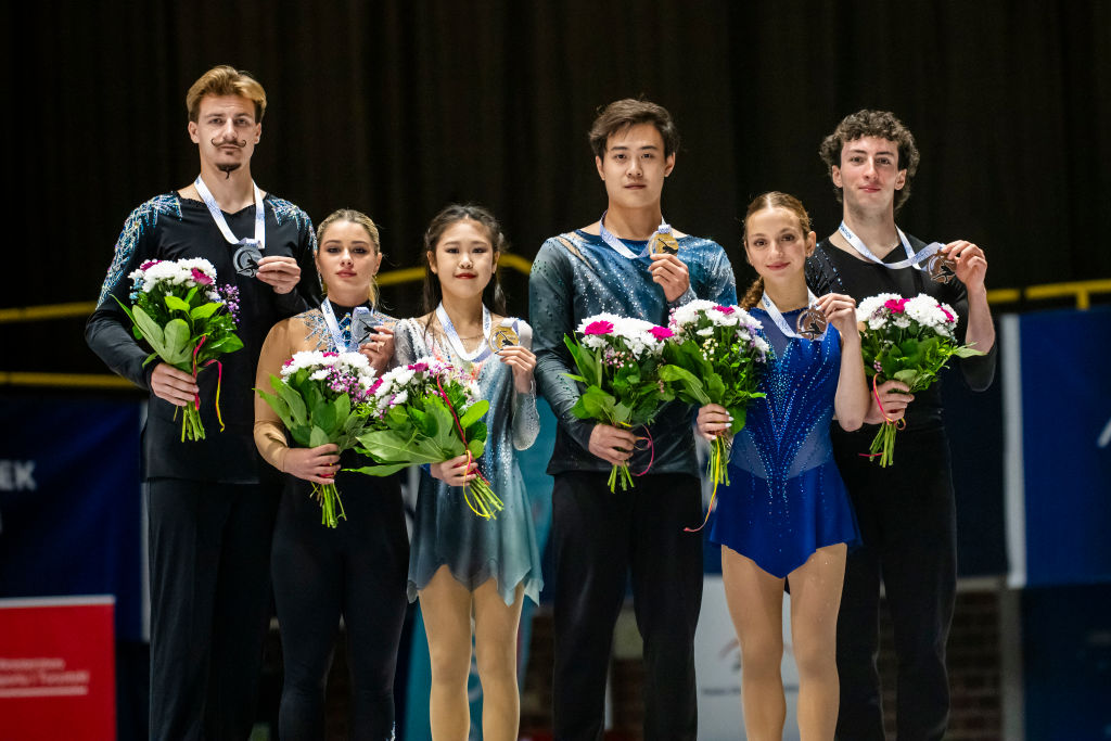 JGP Gdansk 2024 Pairs Gold Jiaxuan Zhang Yihang Huang CHN silver Sofiia Holichenko Artem Darenskyi UKR bronze Julia Quattrocchi  Simon  Desmarais CAN©International Skating Union (ISU)  2174033205