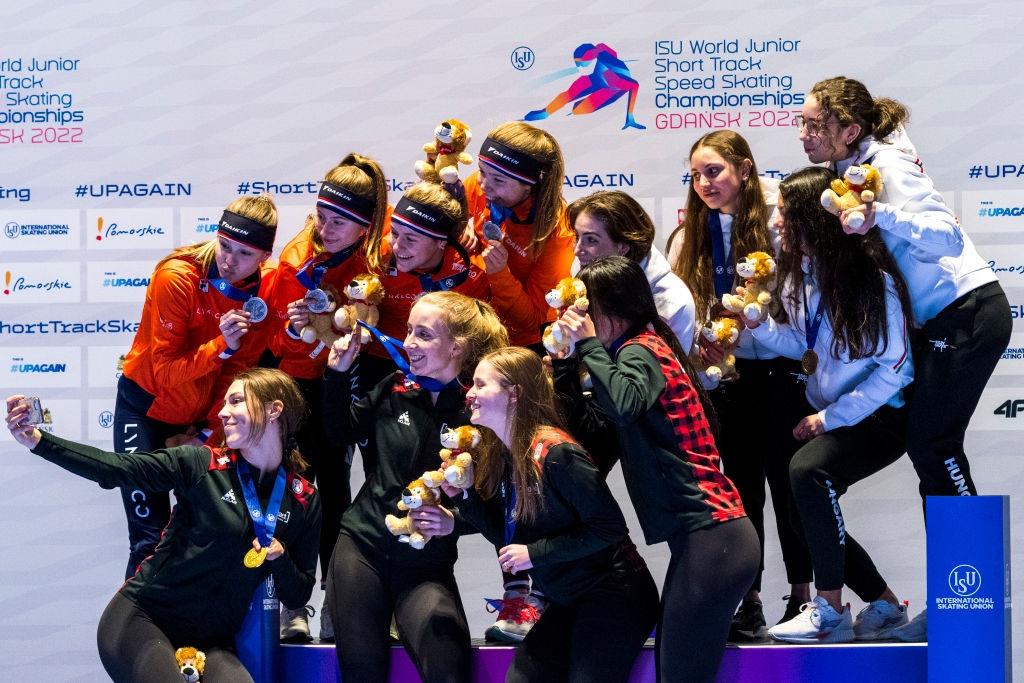 WJSTSSC POL 2022 Women Relay Podium Canada Gold Netherlands Silver Hungary Bronze ©ISU 1238982541