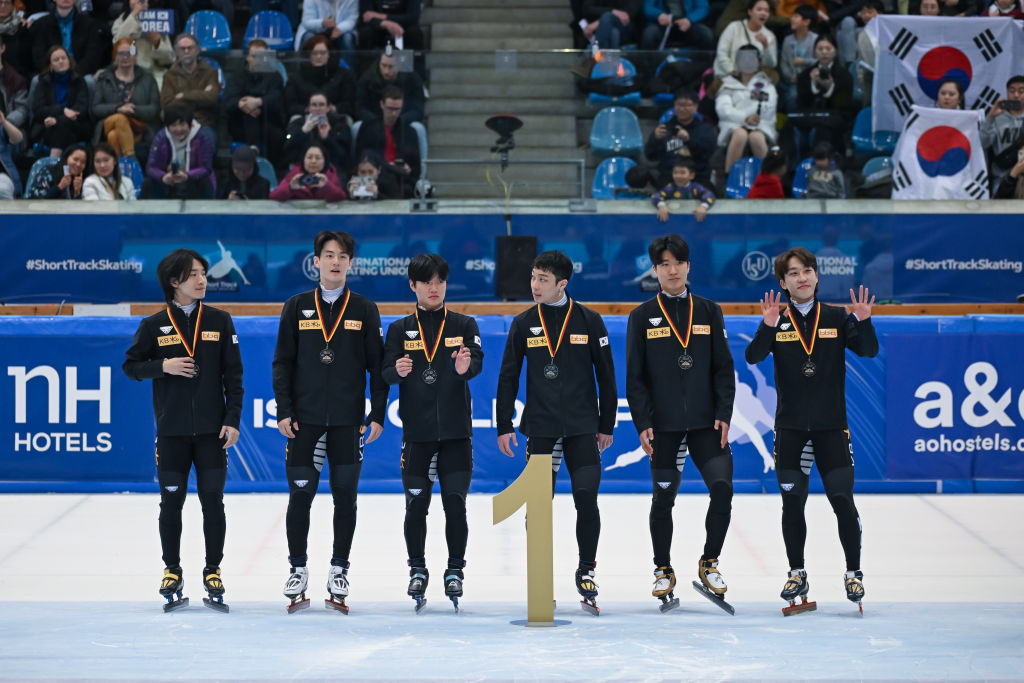 Korea celebrate the men's relay victory in Dresden