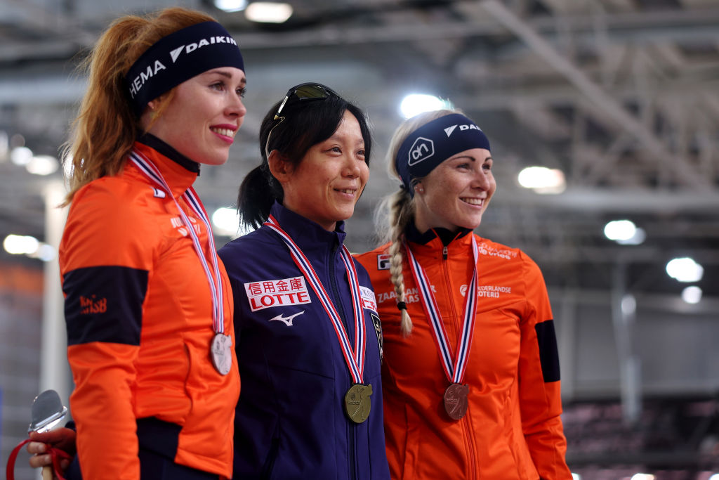 Antoinette Rijpma-de Jong (NED), Miho Takagi (JPN) and Marijke Groenewoud (NED) in the 1500m in Stavanger