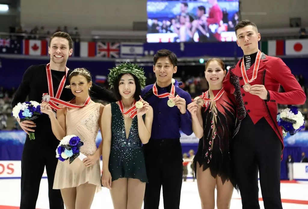 Sapporo pairs medalists 1184071680