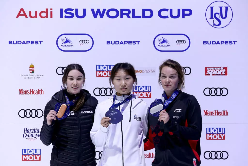 From left Deanna Lockett AUS Jeong Min Choiu KOR and Kim Boutin CAN pose during the medal ceremony following the ladies 1500m final