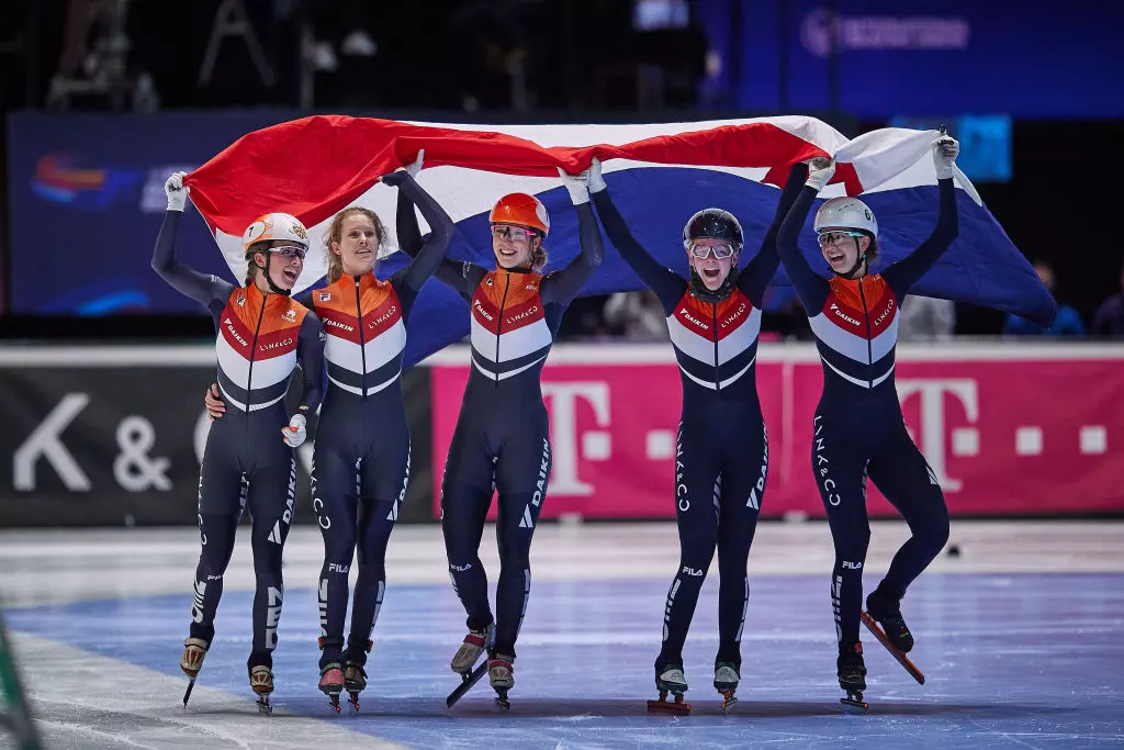 Team Netherlands celebrates winning the Ladies Relay final 2021 © International Skating Union (ISU)