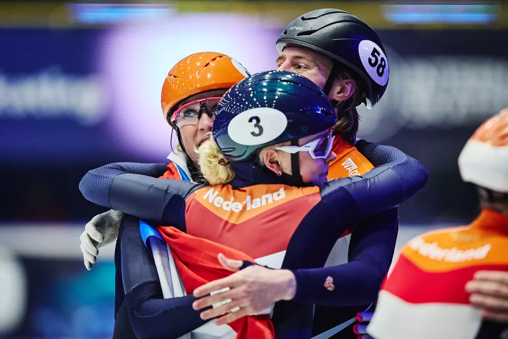 Netherlands win mixed relay in Gdansk