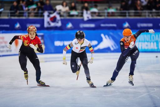 Hanne Desmet (BEL) Suzanne Schulting(NED) Chutong Zhang(CHN) ISU World Cup 2023 GettyImages 1462699313